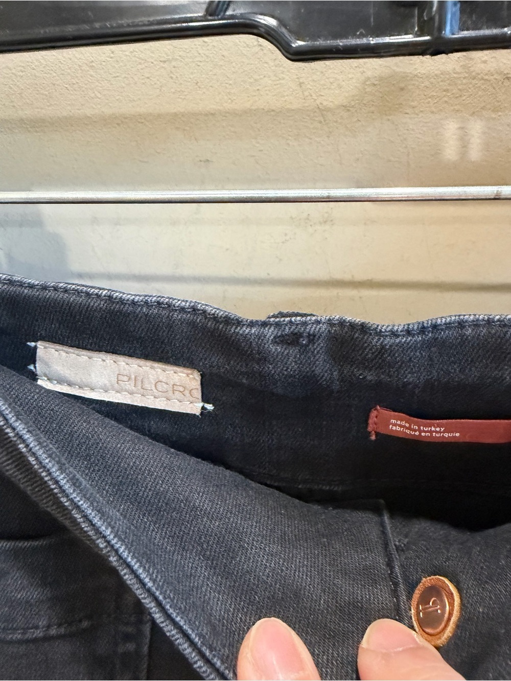 Pilcro High-Rise Wide-Leg Jeans in Black - Picture 4 of 4